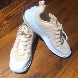Women’s Nike Air Max size 9
